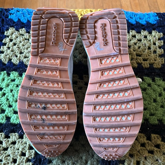 Reebok Sneakers size 8 1/2 NWOT - Picture 4 of 5